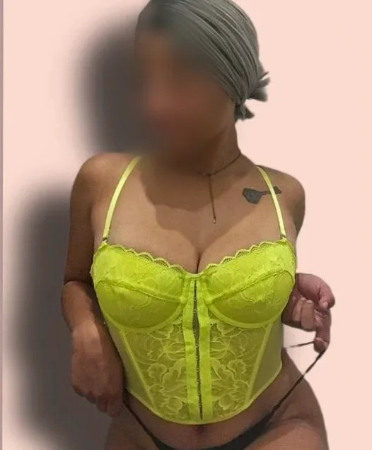 Amanda, 27